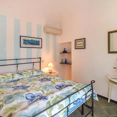 Holiday home 3 Bedroom Beautiful In Camogli