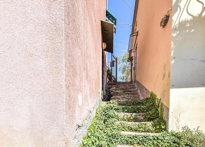 3 Bedroom Awesome In بيت للعطل كامولّي