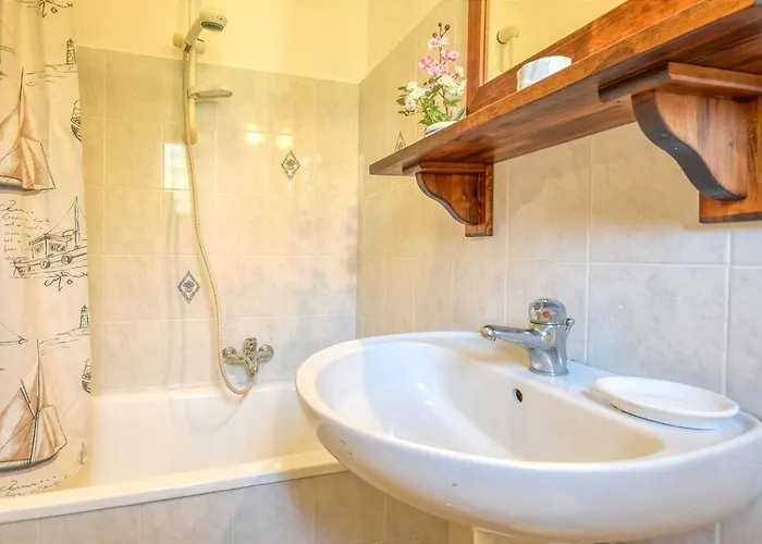 3 Bedroom Awesome In Nyaraló Camogli